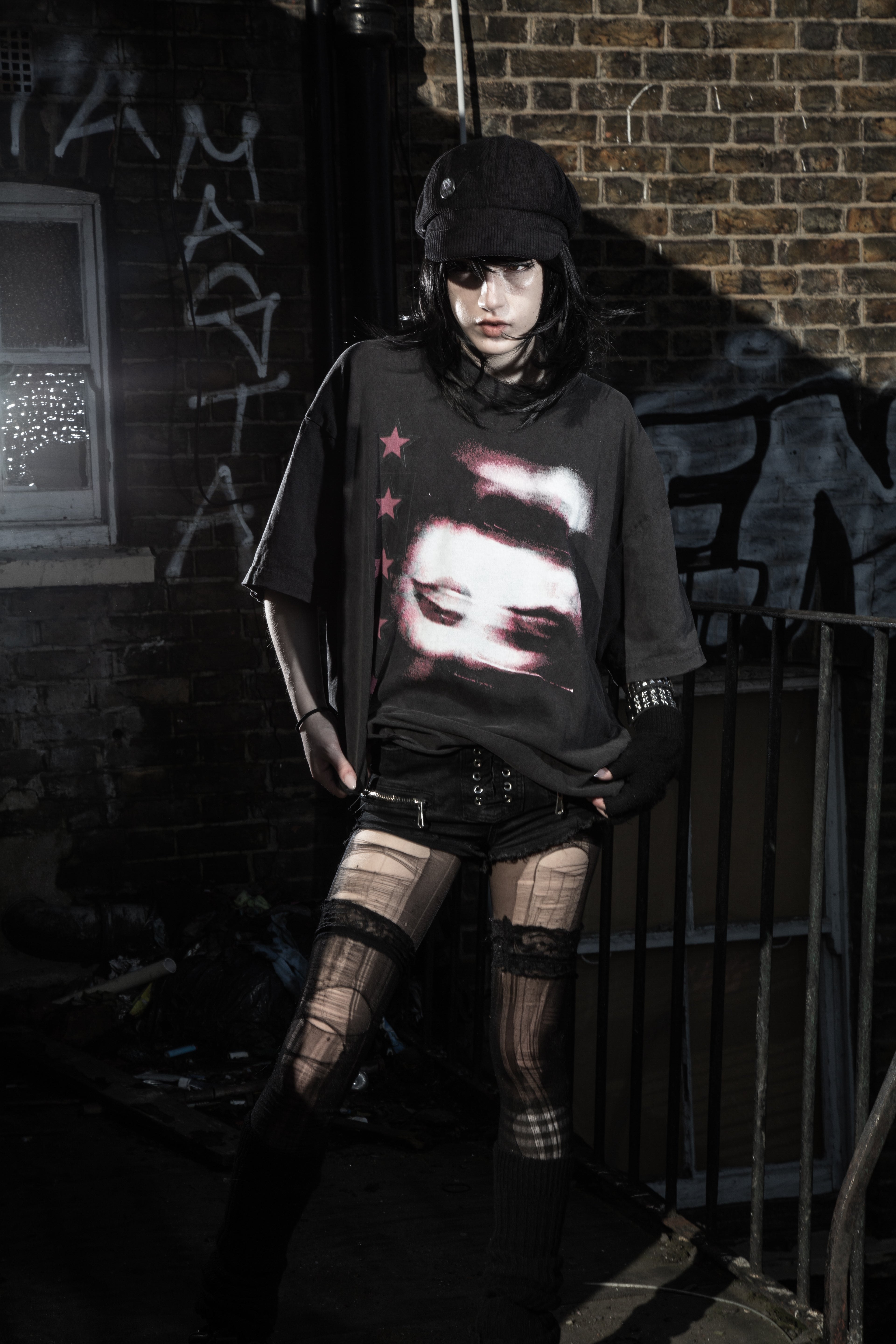 Faces Snow Washed Raw-Hem T-Shirt