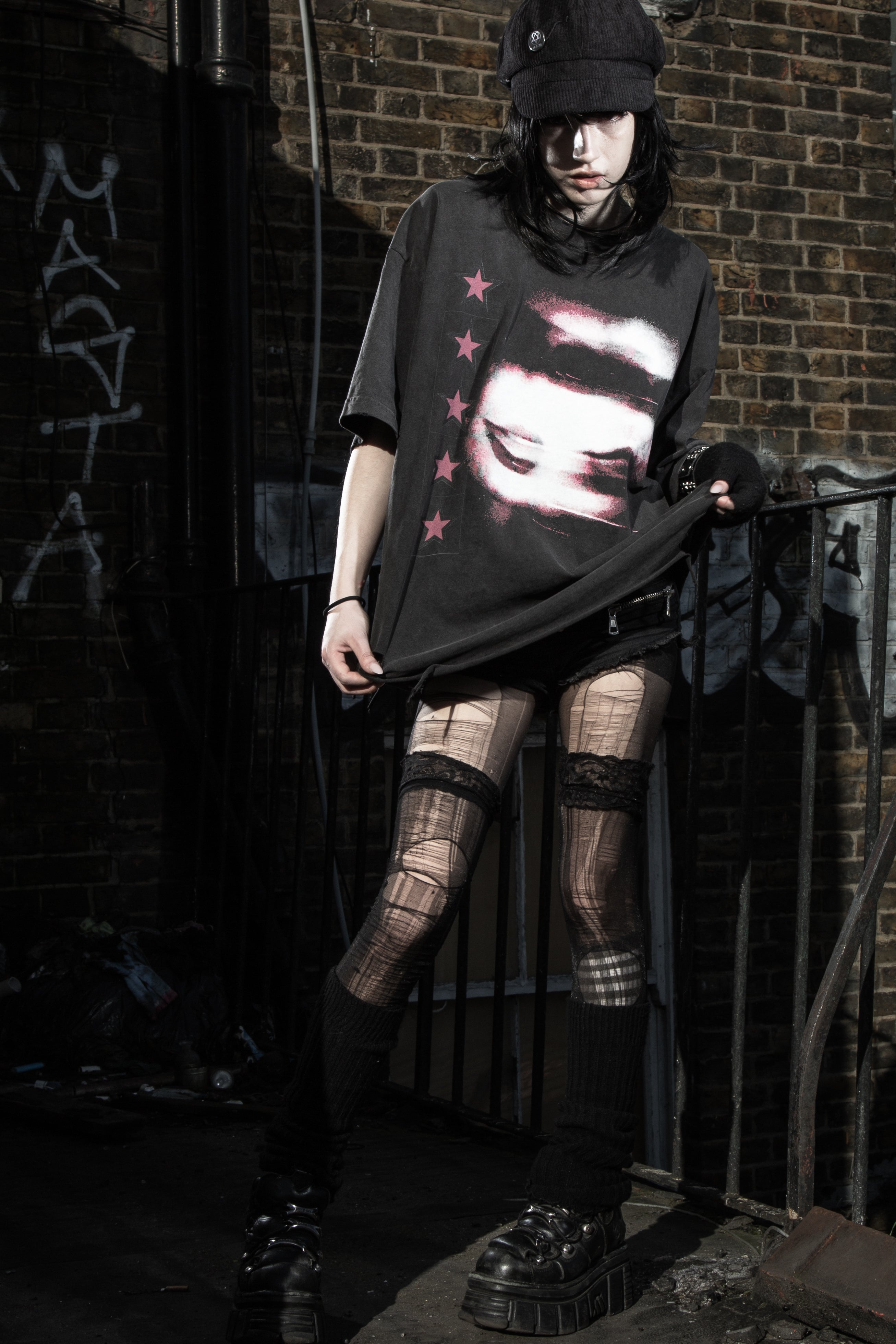 Faces Snow Washed Raw-Hem T-Shirt