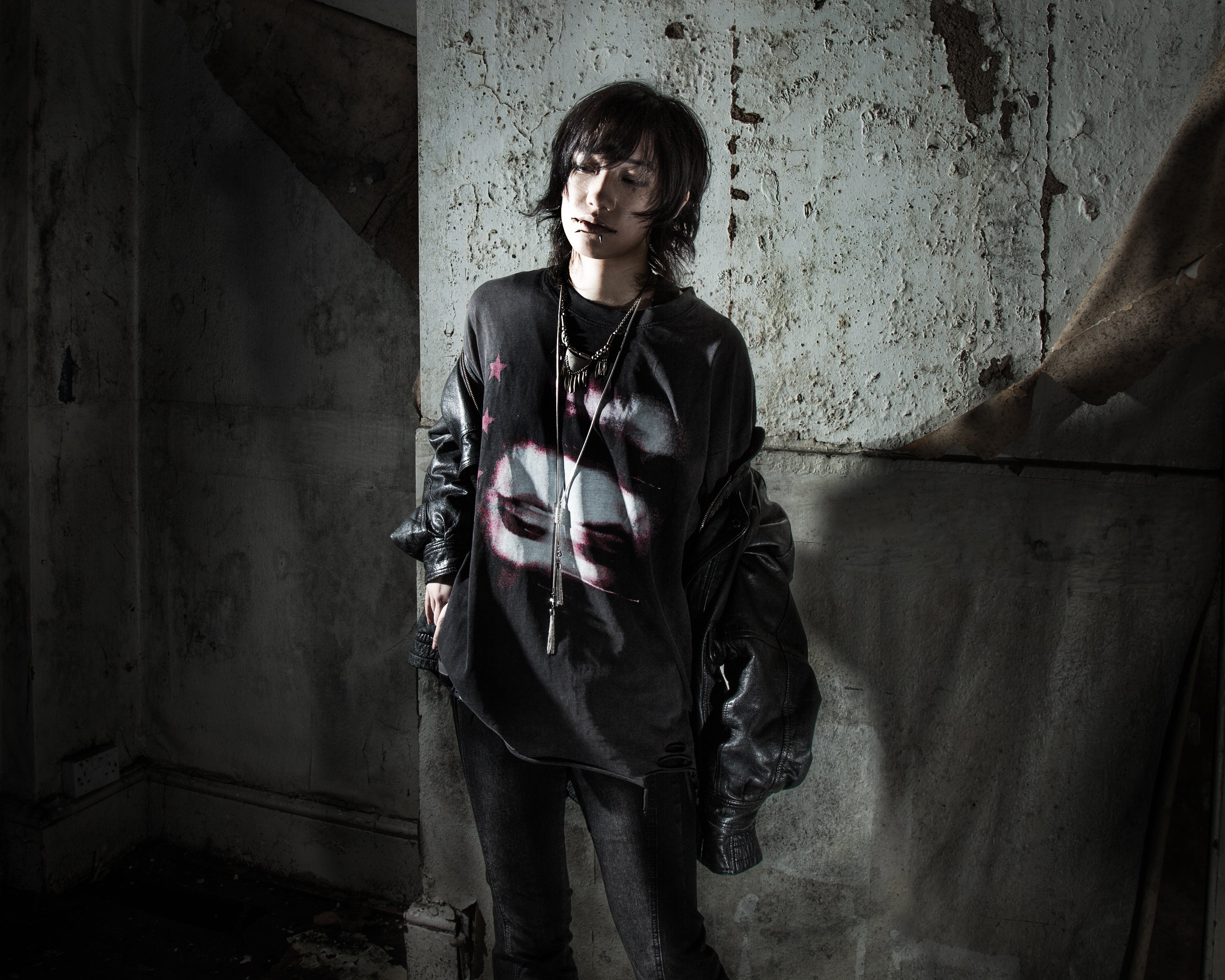 Faces Snow Washed Raw-Hem T-Shirt